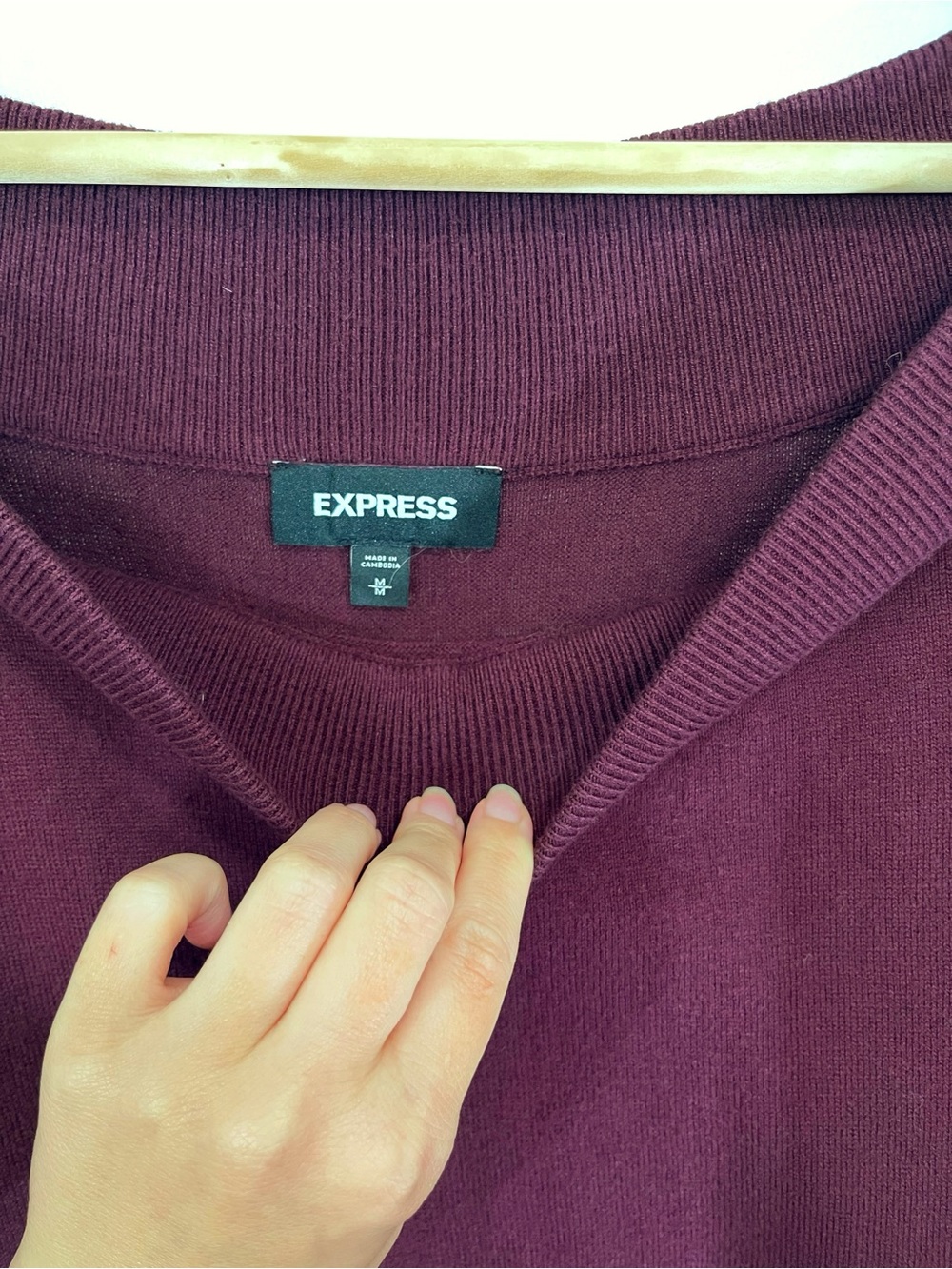 Express Burgundy Wide Boatneck Dolman Sleeve Banded Bottom Sweater Size M - Picture 4 of 8